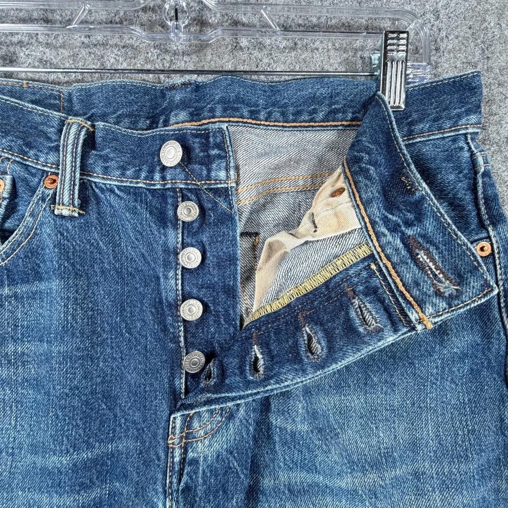 Levi's 501 Original Fit Jeans Mens 32x32 Blue Medium Wash Straight Button Fly
